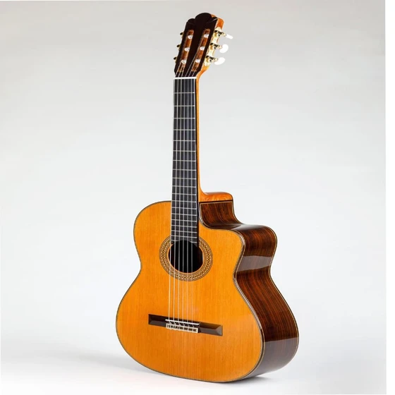 spanish-wood-guitar-2.webp