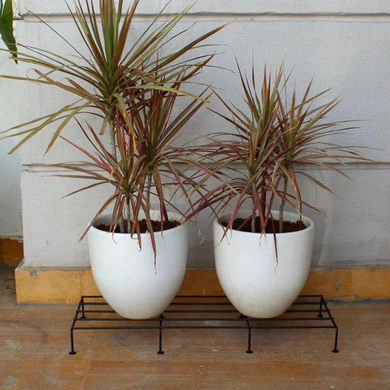round-metal-planter-2.webp