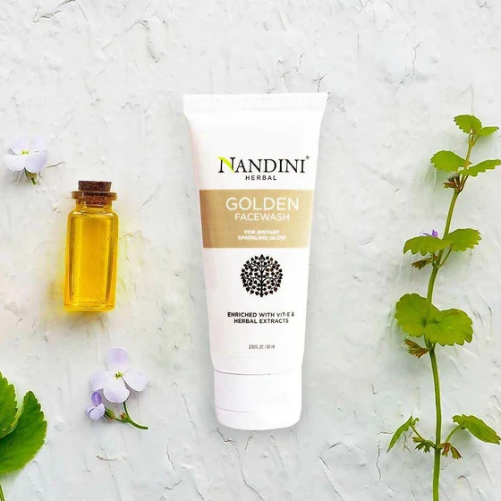 herbal-extracts-face-wash-2.webp