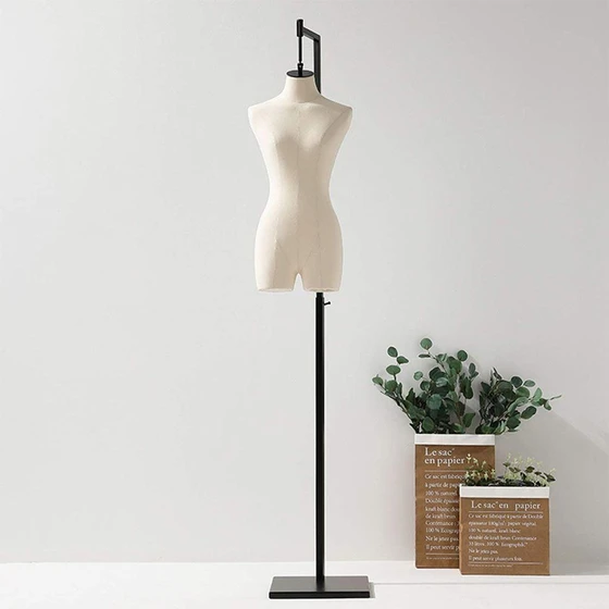 fiberglass-display-mannequin-2.webp