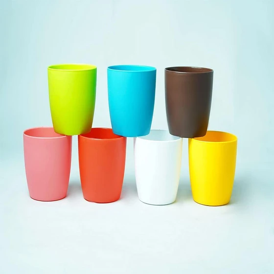 round-plastic-flower-pot-1.webp