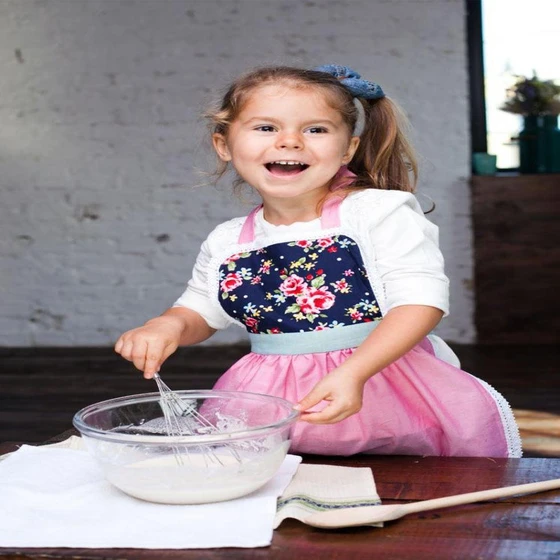 fancy-kids-apron-2.webp