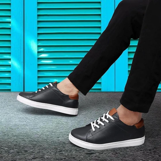 men-casual-sneakers-2.webp