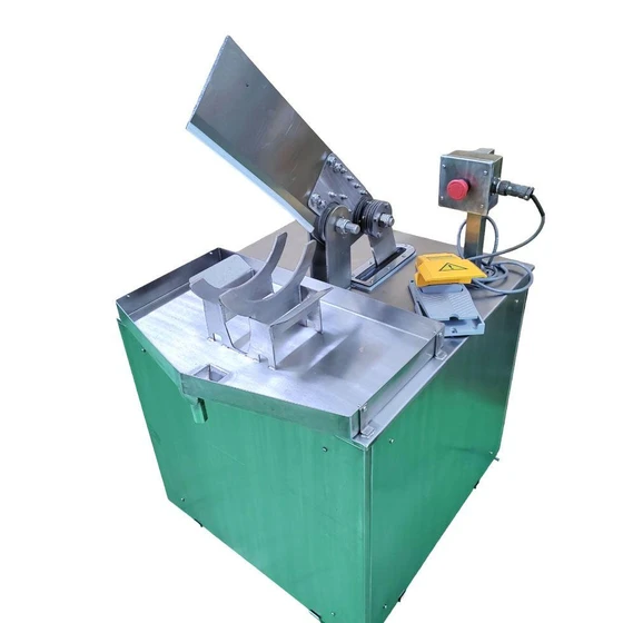coconut-cutting-machine-2.webp