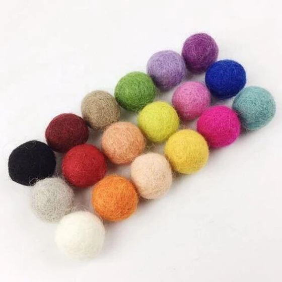 colored-wool-balls-1.webp