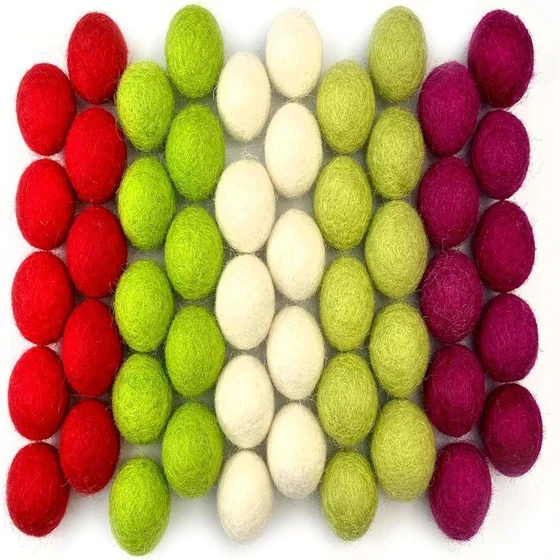 colored-wool-balls-2.webp