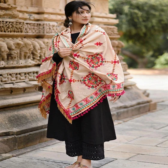 bulk-embroidered-shawls-2.webp
