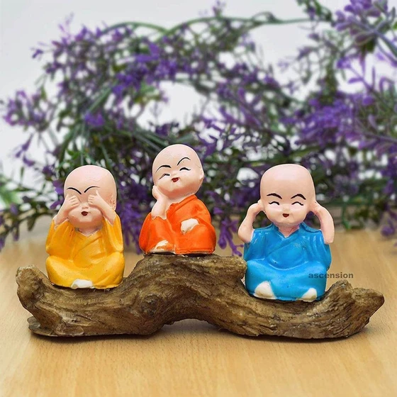 monk-buddha-statue-2.webp