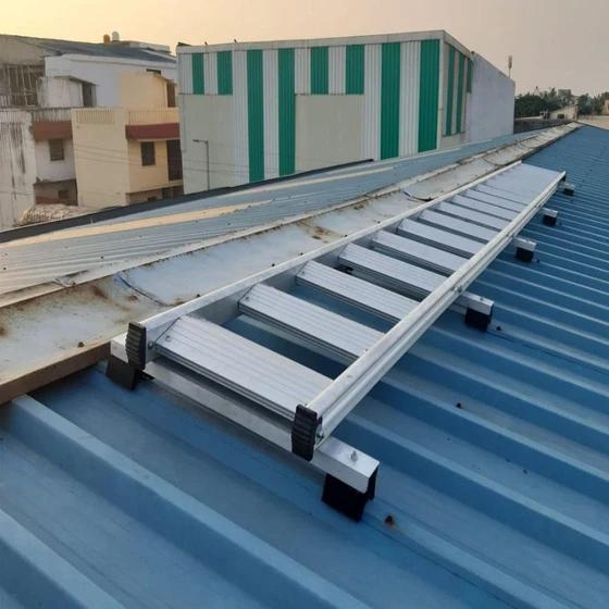 aluminium-roof-ladder-2.webp