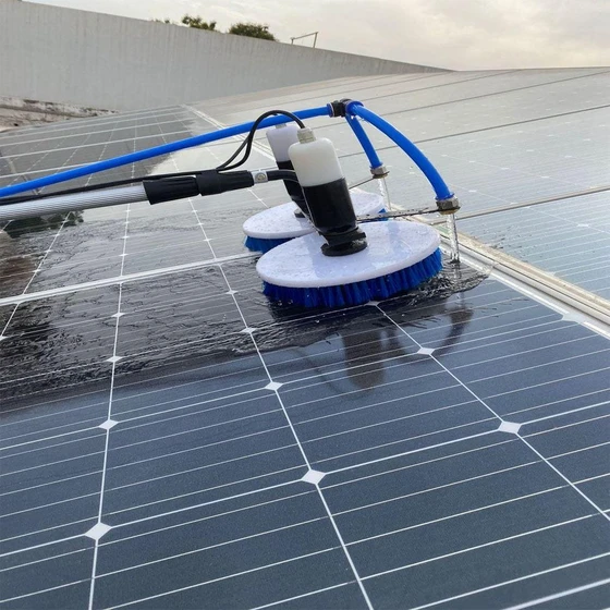 panel-solar-cleaning-brush-1.webp