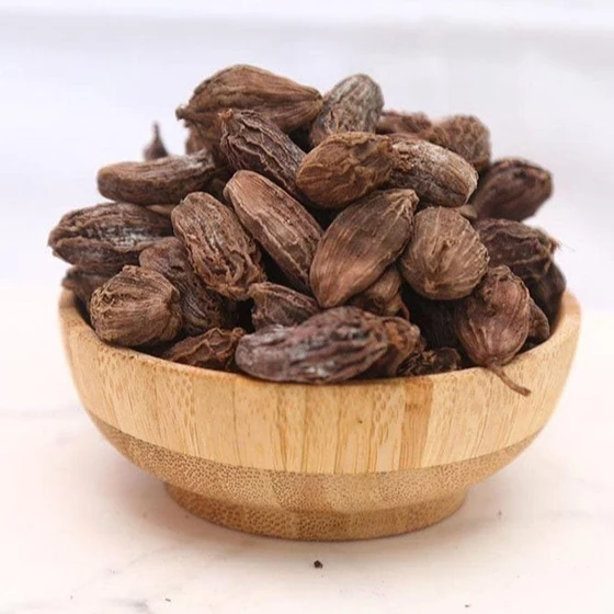 whole-black-cardamom-2.webp