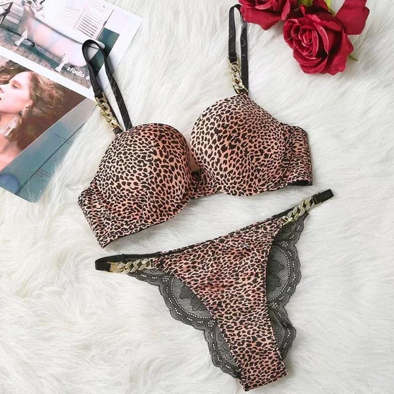 printed-lingerie-set-2.webp