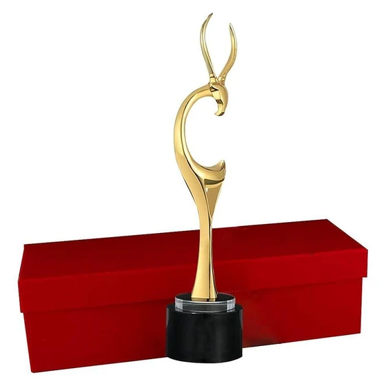 irregular-metal-trophy-2.webp