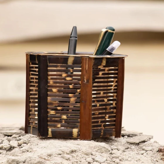 bamboo-pen-stand-2.webp