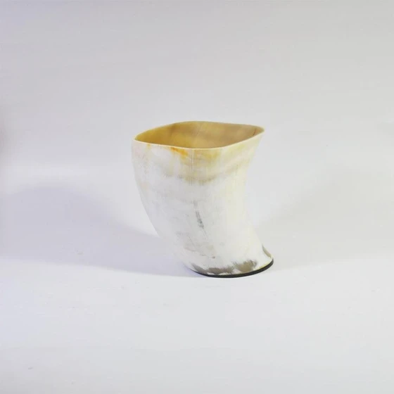 natural-horn-glass-2.webp