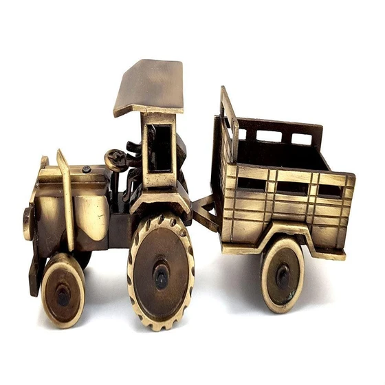 brass-tractor-showpiece-2.webp