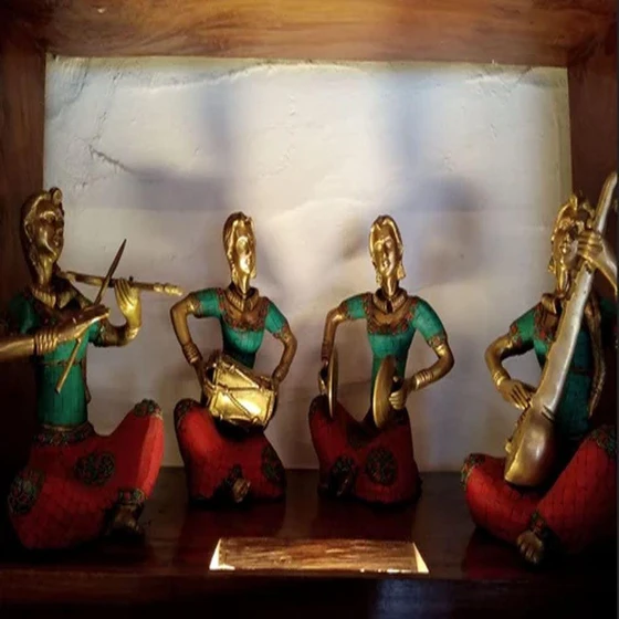 bronze-musician-statue-2.webp