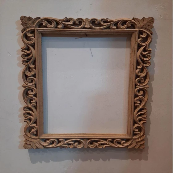 decoration-wooden-photo-frame-2.webp