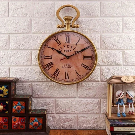 wall-antique-clock-1.webp