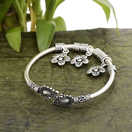 party-wear-silver-bangles-2.webp