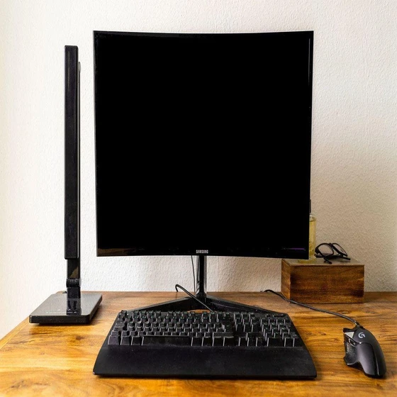 lcd-black-monitor-2.webp