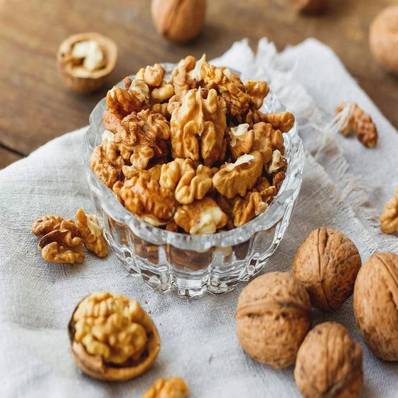 organic-walnuts-kernels-2.webp