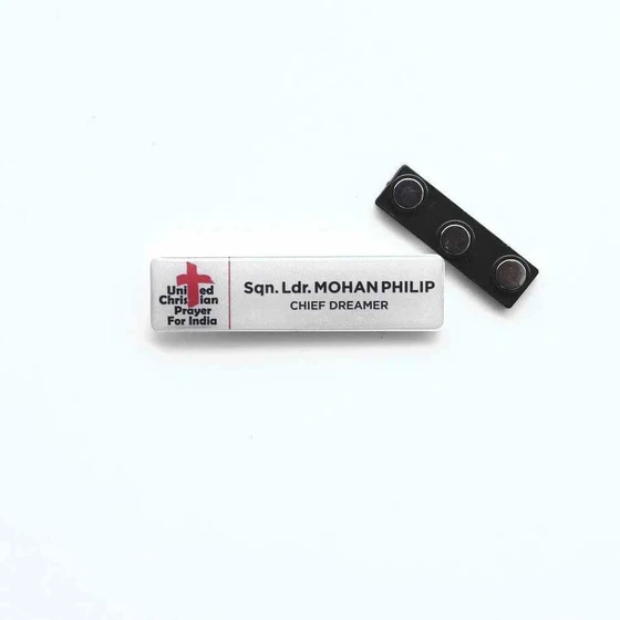 magnetic-name-badge-2.webp
