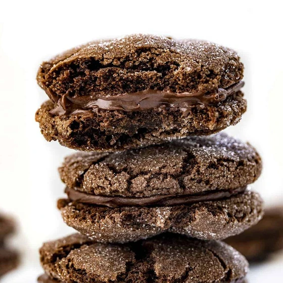 chocolate-sandwich-biscuit-2.webp