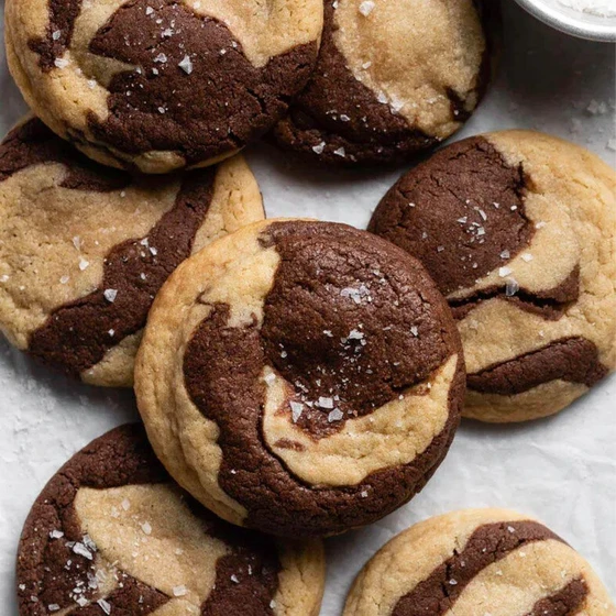 chocolate-marble-cookies-2.webp