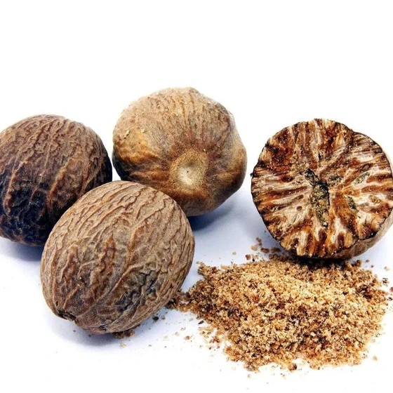 dried-whole-nutmeg-2.webp