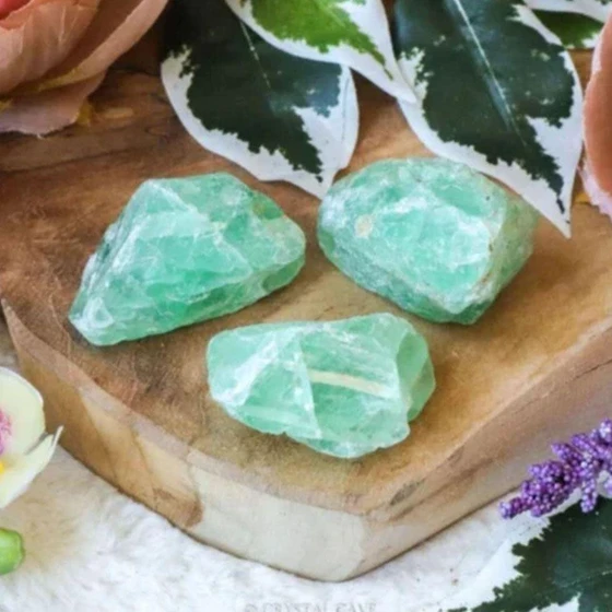 green-crystal-lumps-2.webp