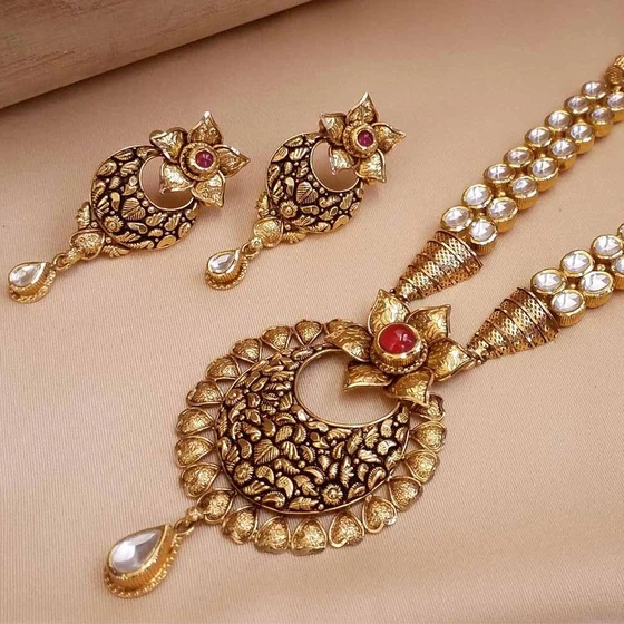 antique-gold-necklace-2.webp