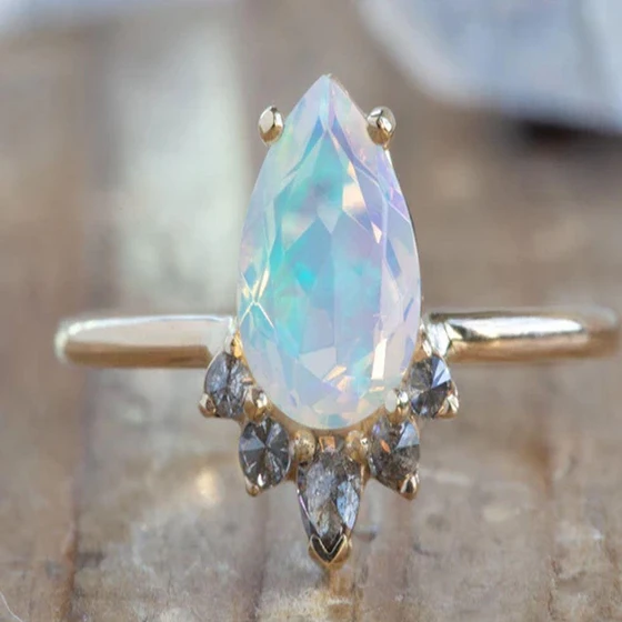 pear-cut-opal-2.webp