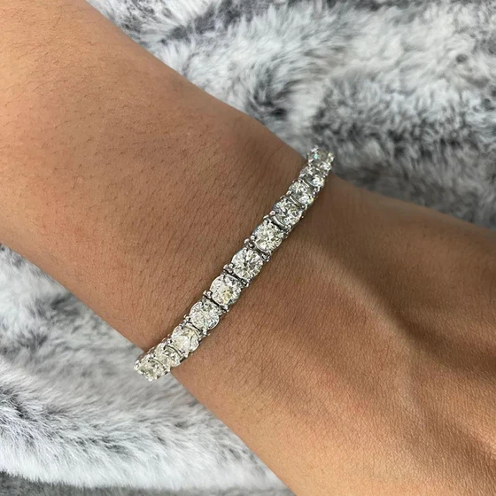 white-diamond-bracelet-2.webp