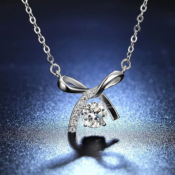 stone-studded-silver-pendant-2.webp