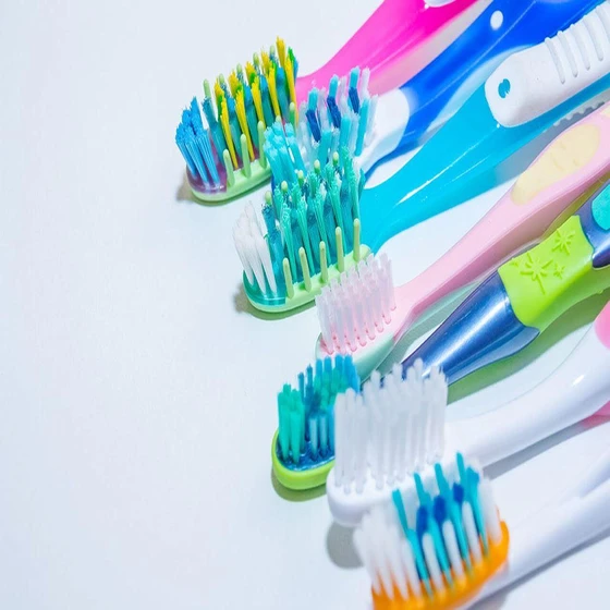 plastic-tooth-brush-2.webp