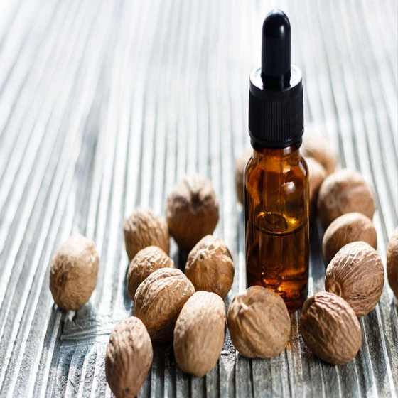 nutmeg-essential-oil-1.webp
