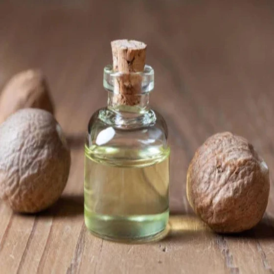 nutmeg-essential-oil-2.webp