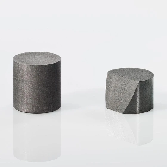 graphite-raw-cylinders-1.webp