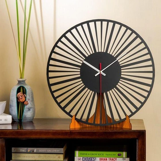 interiobb-cuts-clock-2.webp
