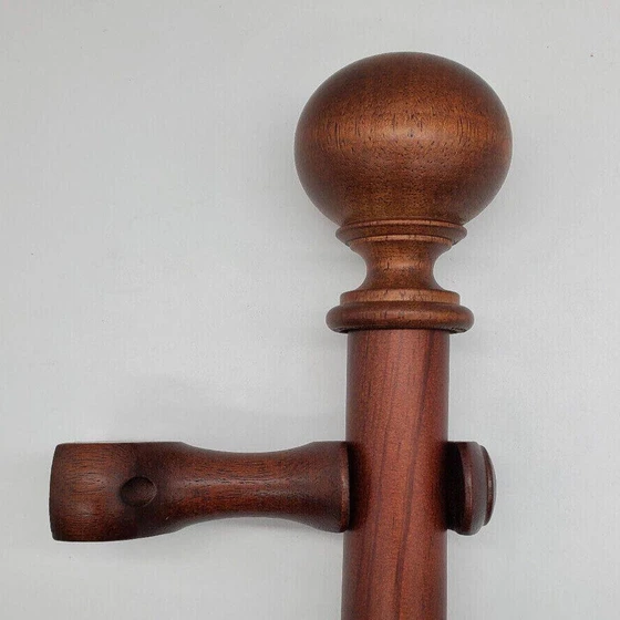 wood-finish-curtain-rod-2.webp