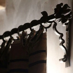 Dippend Curtain Rods