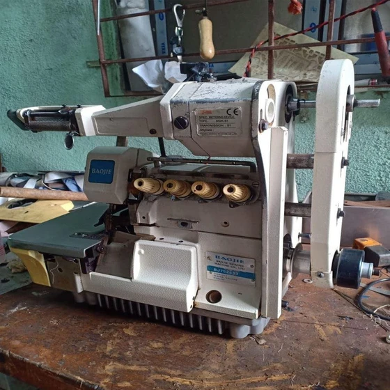 overlock-attachment-machine-1.webp
