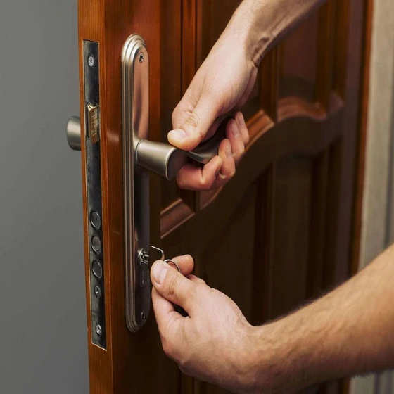 three-point-lock-2.webp