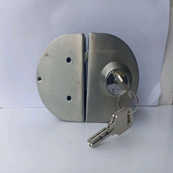 polished-glass-locks-2.webp