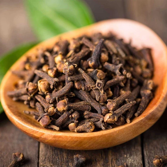 spice-brown-cloves-2.webp