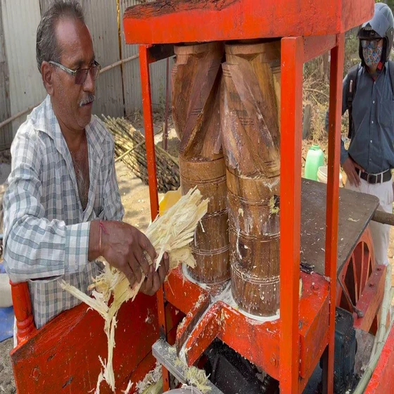 wood-sugarcane-juice-machine-2.webp
