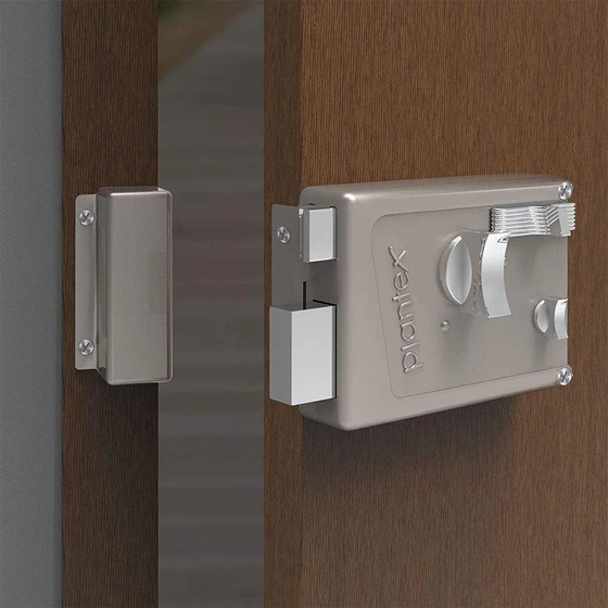 night-latch-lock.webp