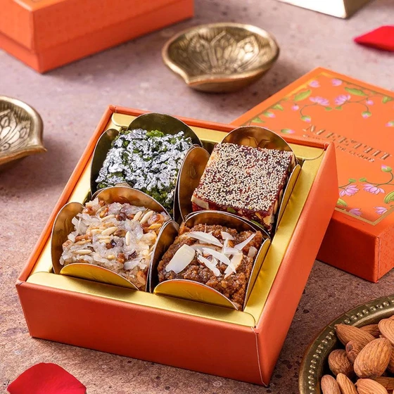 small-sweet-box-for-gifts-2.webp