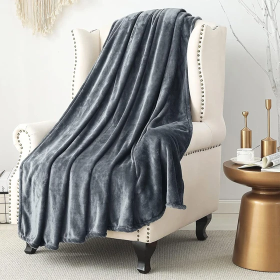 fleece-throw-blankets-2.webp